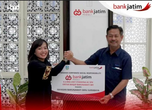 Gambar Bank Jatim serahkan bantuan CSR ke Masjid Barunawati Surabaya